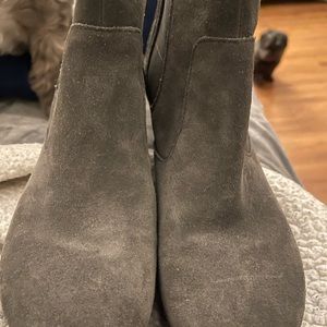 Genuine Suede Clarks Ledella star Booties 9.5 from the artisan collection